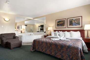 هتل Travelodge By Wyndham Drumheller Ab