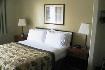 هتل Travelodge By Wyndham Drumheller Ab