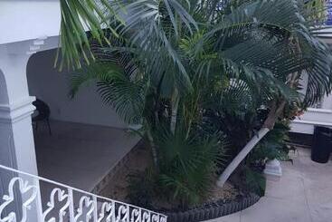 هتل Tropical