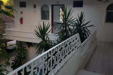 هتل Tropical