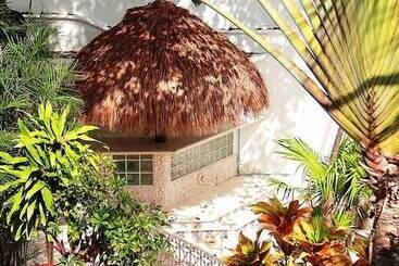 هتل Tropical