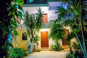 هتل Tropical