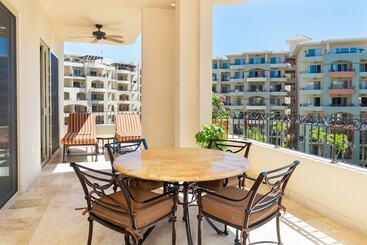 هتل Villa La Estancia Beach Resort & Spa