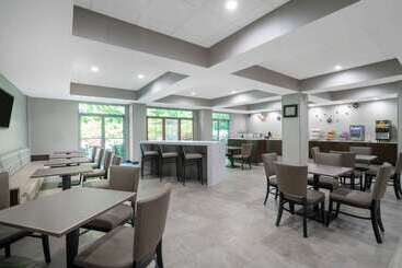 هتل Wingate By Wyndham Charlotte Airport
