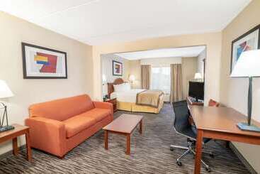 هتل Wingate By Wyndham Charlotte Airport
