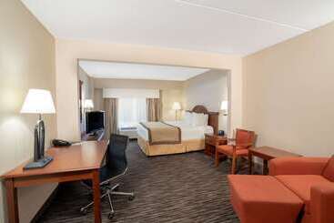 هتل Wingate By Wyndham Charlotte Airport