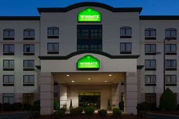 هتل Wingate By Wyndham Charlotte Airport