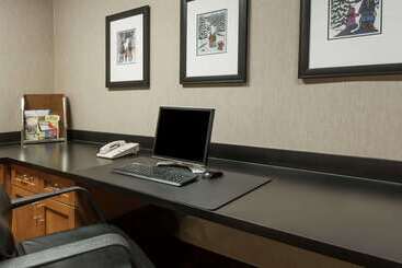 هتل Wingate By Wyndham Edmonton West
