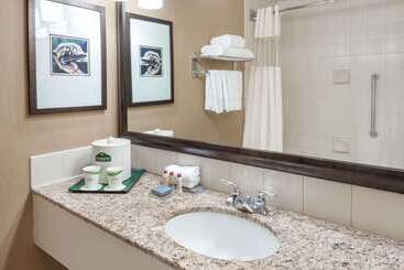 هتل Wingate By Wyndham Edmonton West