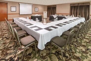 هتل Wingate By Wyndham Edmonton West