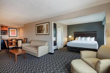 هتل Wingate By Wyndham Gillette Near Camplex