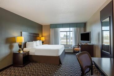 هتل Wingate By Wyndham Gillette Near Camplex