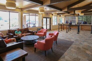 בית מלון כפרי Yavapai Lodge