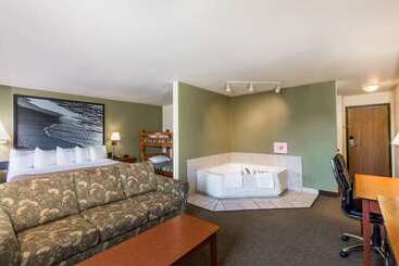 مُتل Super 8 By Wyndham Amherst Ns