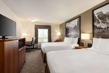 مُتل Super 8 By Wyndham Calgary Shawnessy Area