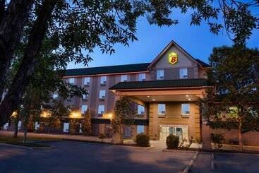 Мотель Super 8 By Wyndham Calgary Shawnessy Area