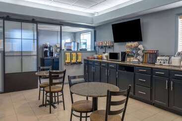 مُتل Super 8 By Wyndham Edmonton International Airport