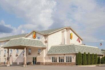 مُتل Super 8 By Wyndham Fort Frances