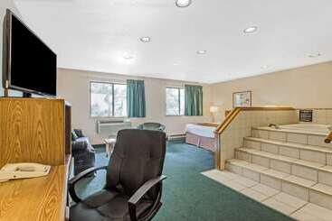 مُتل Super 8 By Wyndham Kamloops On The Hill