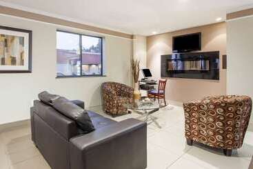 مُتل Super 8 By Wyndham Kamloops On The Hill