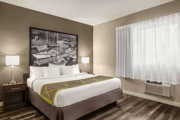 مُتل Super 8 By Wyndham Sarnia On