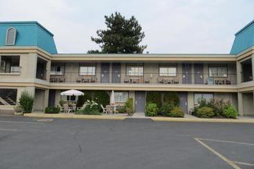 مُتل Super 8 Penticton BC