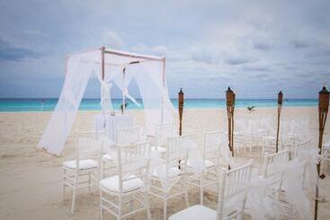 استراحتگاه Grand Park Royal Cancun - All Inclusive
