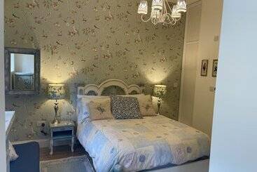 تختخواب و صبحانه Hunt House Quarters