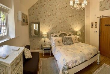 تختخواب و صبحانه Hunt House Quarters