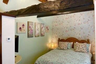 تختخواب و صبحانه Hunt House Quarters