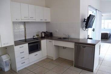 هتل Nrma Stockton Beach Holiday Park