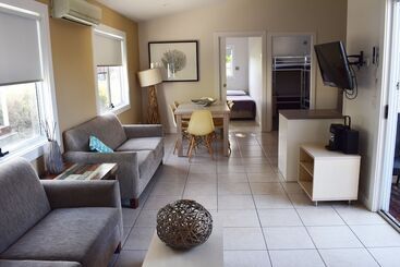 هتل Nrma Stockton Beach Holiday Park