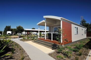هتل Nrma Stockton Beach Holiday Park