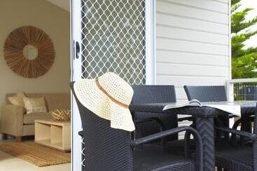 هتل Nrma Stockton Beach Holiday Park