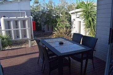 هتل Nrma Stockton Beach Holiday Park