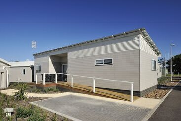 هتل Nrma Stockton Beach Holiday Park