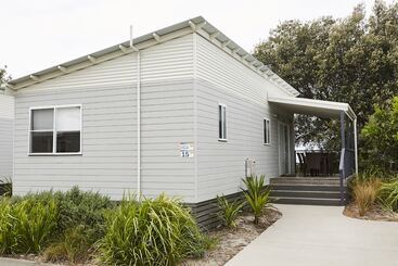 هتل Nrma Stockton Beach Holiday Park