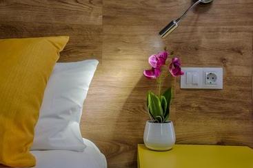 تختخواب و صبحانه Hostal Restaurante Lugano