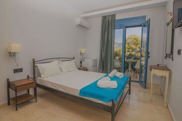 هتل Akrotiri