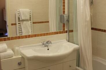 هتل Batch Country House