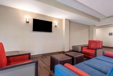 هتل Comfort Suites Daytona Beach Speedway