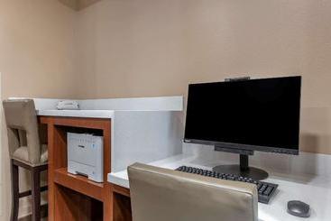 هتل Comfort Suites Daytona Beach Speedway