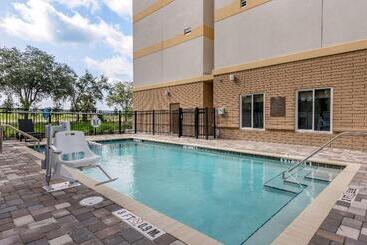 هتل Comfort Suites Daytona Beach Speedway