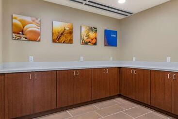 هتل Comfort Suites Daytona Beach Speedway