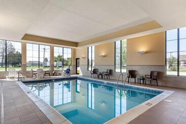 هتل Comfort Suites
