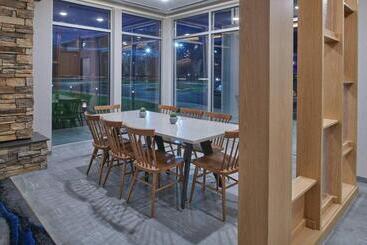 هتل Fairfield Inn & Suites By Marriott Louisville Jeffersonville