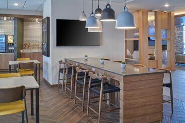 هتل Fairfield Inn & Suites By Marriott Louisville Jeffersonville