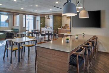 هتل Fairfield Inn & Suites By Marriott Louisville Jeffersonville