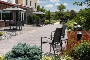 هتل Fairfield Inn & Suites By Marriott Cleveland Tiedeman Road