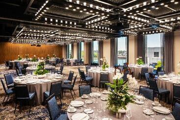 Отель Hampton Inn Boston Seaport District